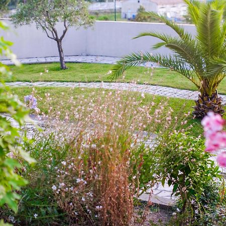 B&B Hotel Villeneuve Loubet Village Bagian luar foto