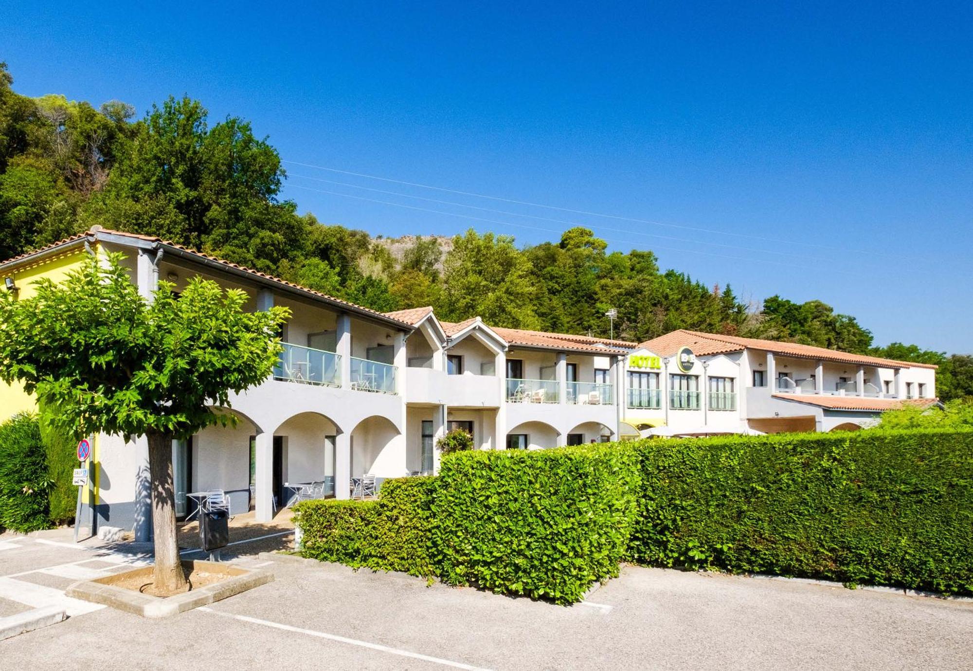 B&B Hotel Villeneuve Loubet Village Bagian luar foto