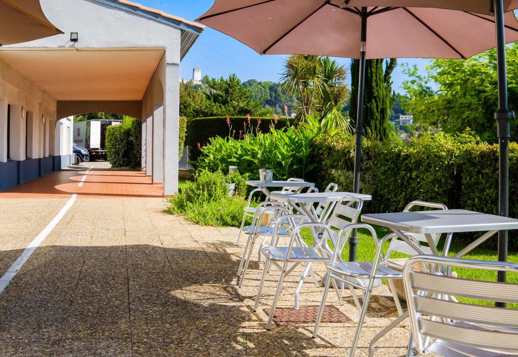 B&B Hotel Villeneuve Loubet Village Bagian luar foto