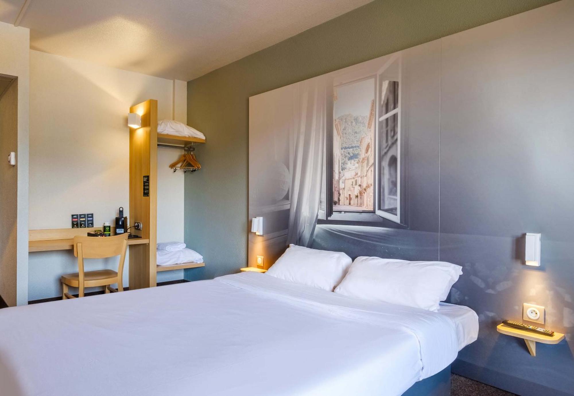 B&B Hotel Villeneuve Loubet Village Bagian luar foto