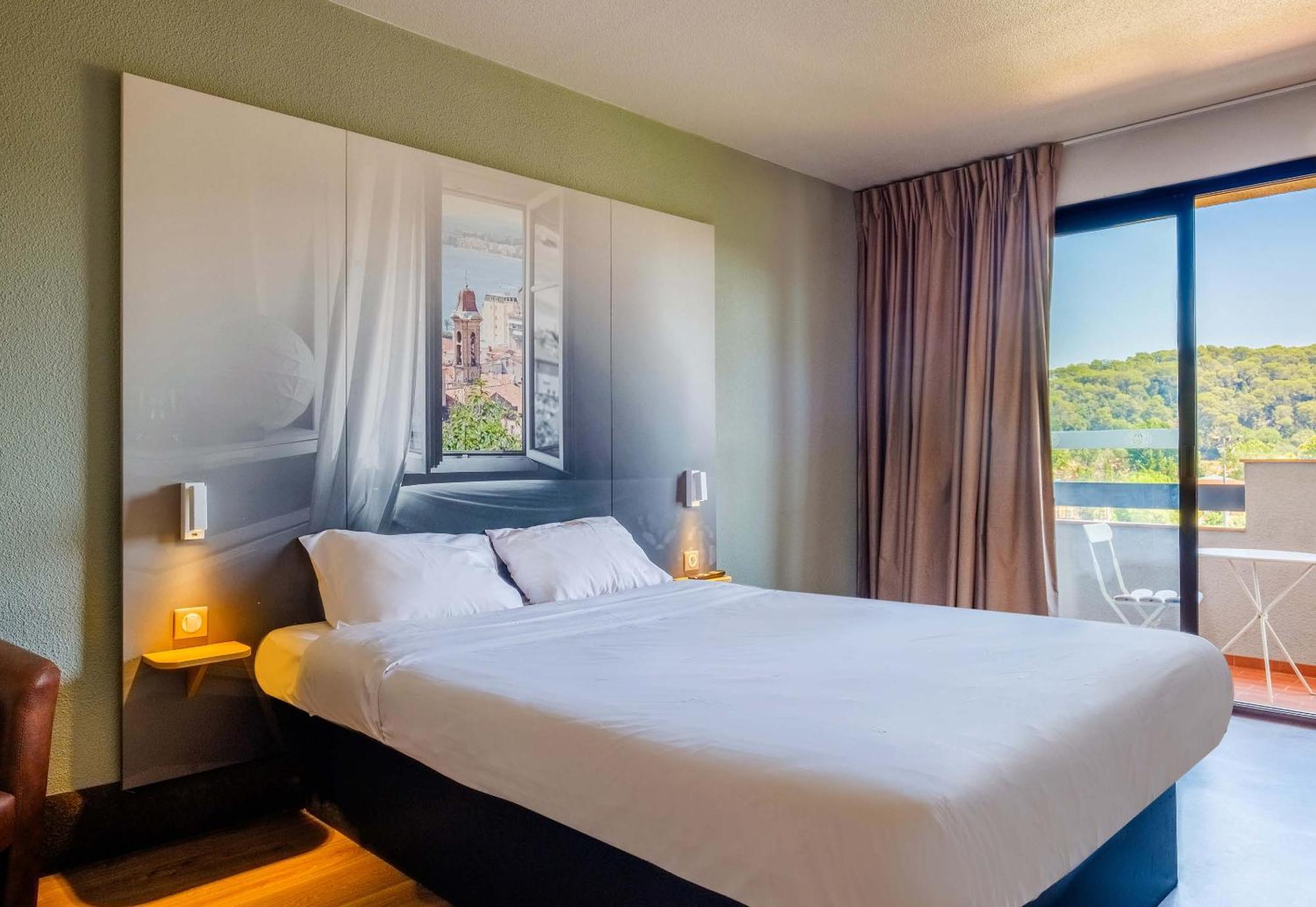 B&B Hotel Villeneuve Loubet Village Bagian luar foto