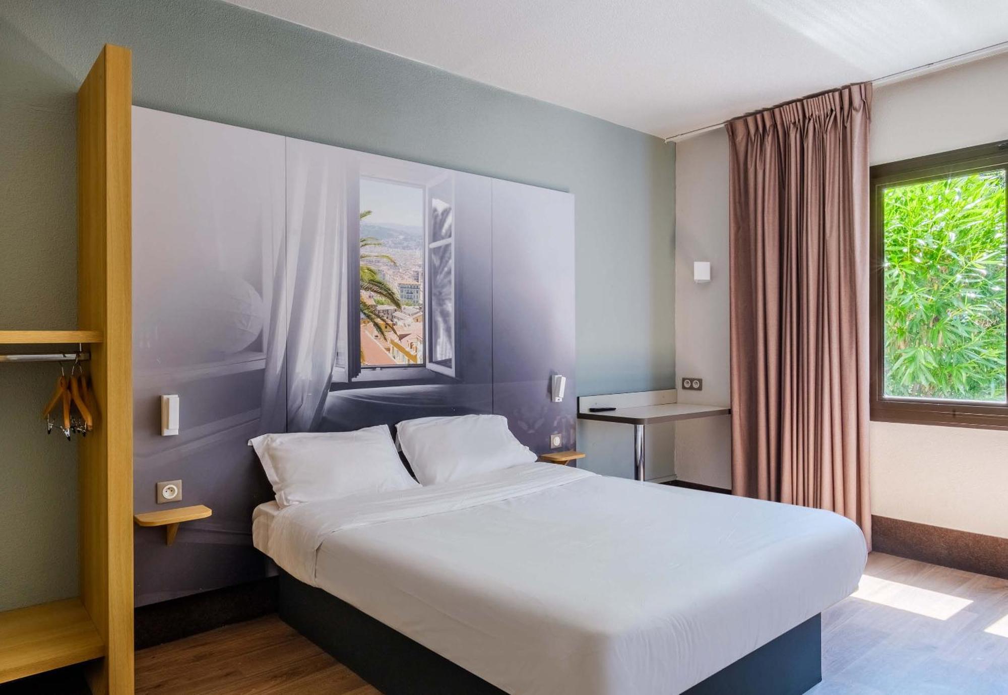 B&B Hotel Villeneuve Loubet Village Bagian luar foto