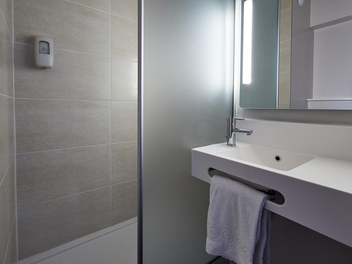 B&B Hotel Villeneuve Loubet Village Bagian luar foto