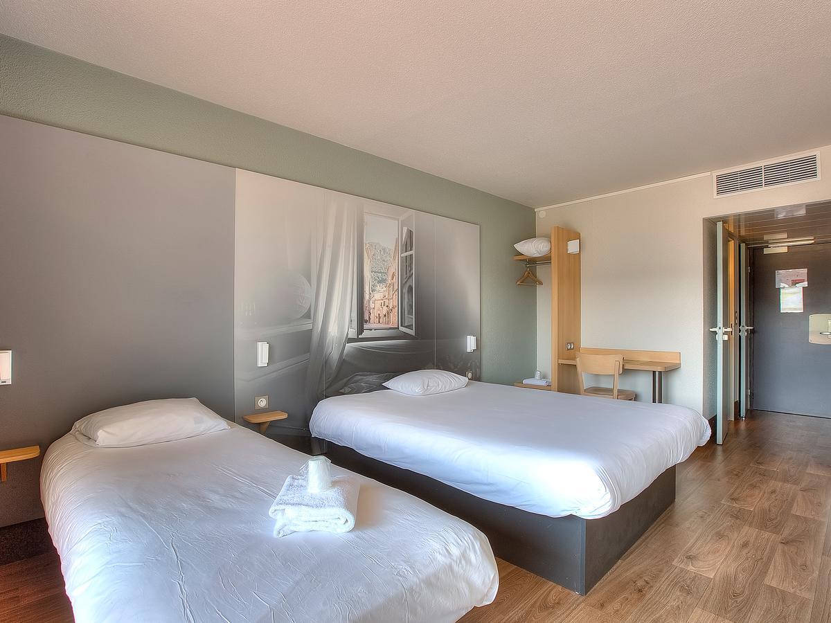 B&B Hotel Villeneuve Loubet Village Bagian luar foto