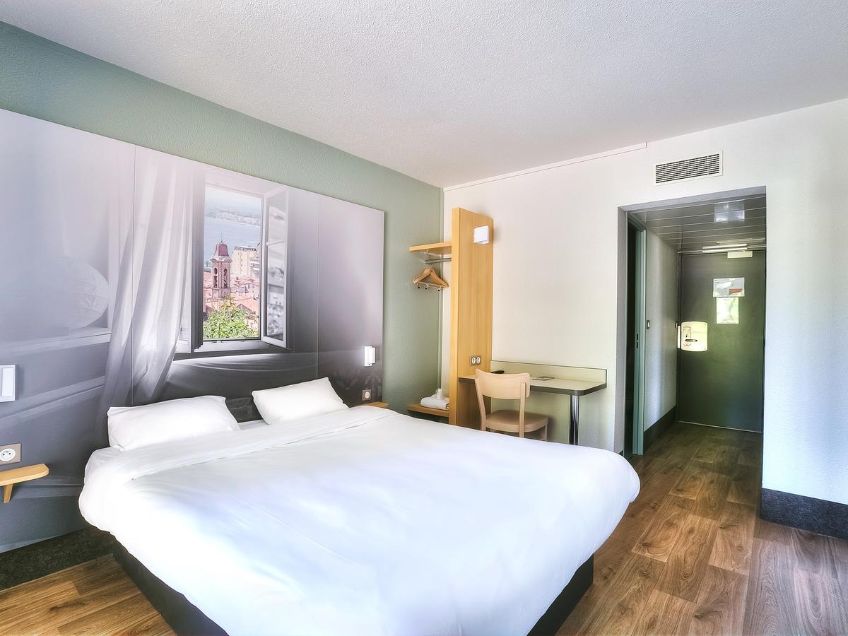 B&B Hotel Villeneuve Loubet Village Bagian luar foto