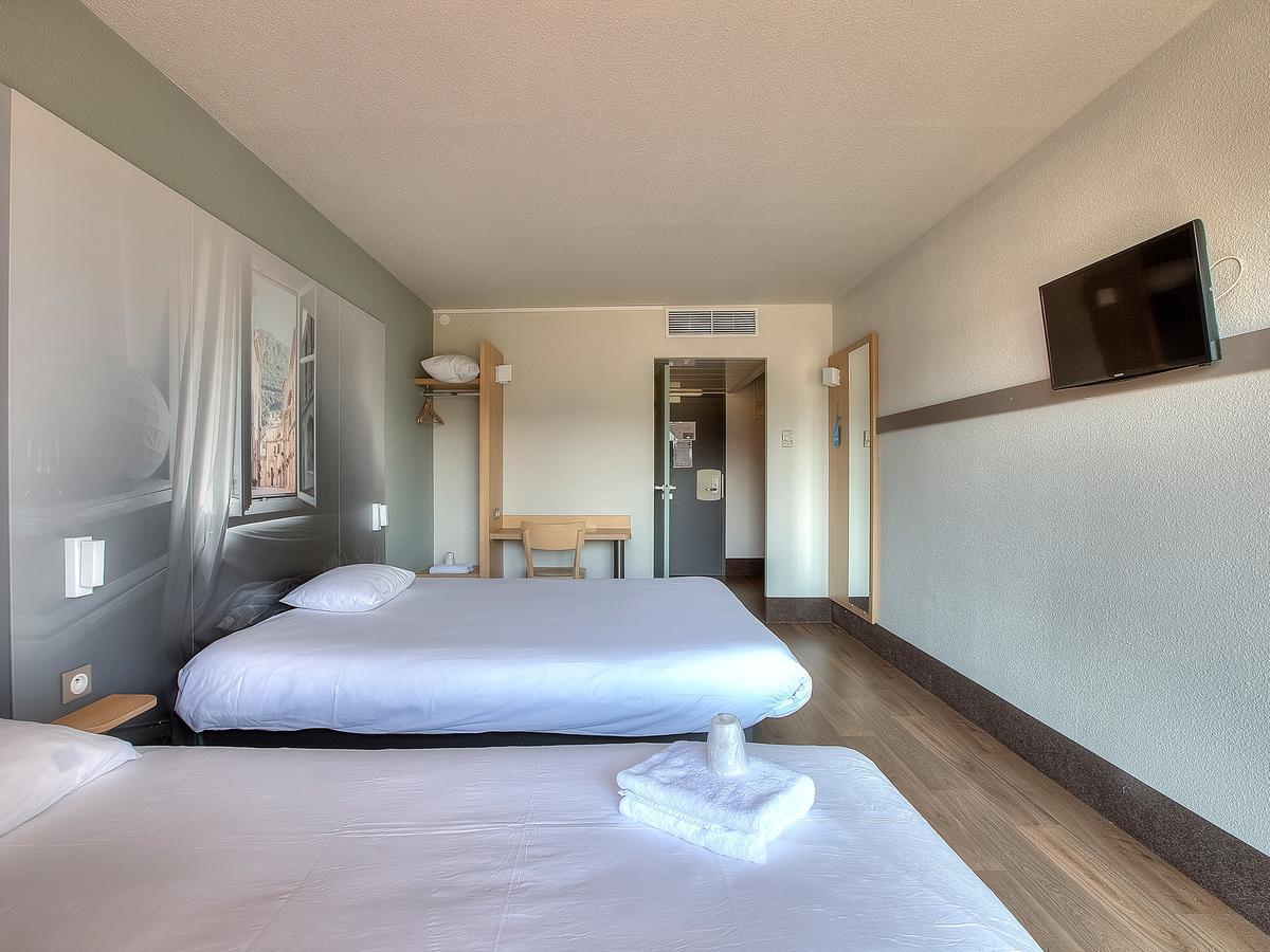B&B Hotel Villeneuve Loubet Village Bagian luar foto