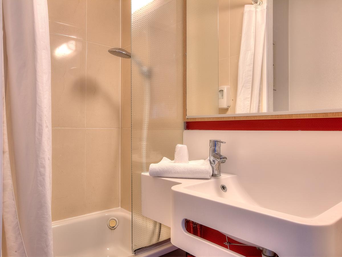 B&B Hotel Villeneuve Loubet Village Bagian luar foto