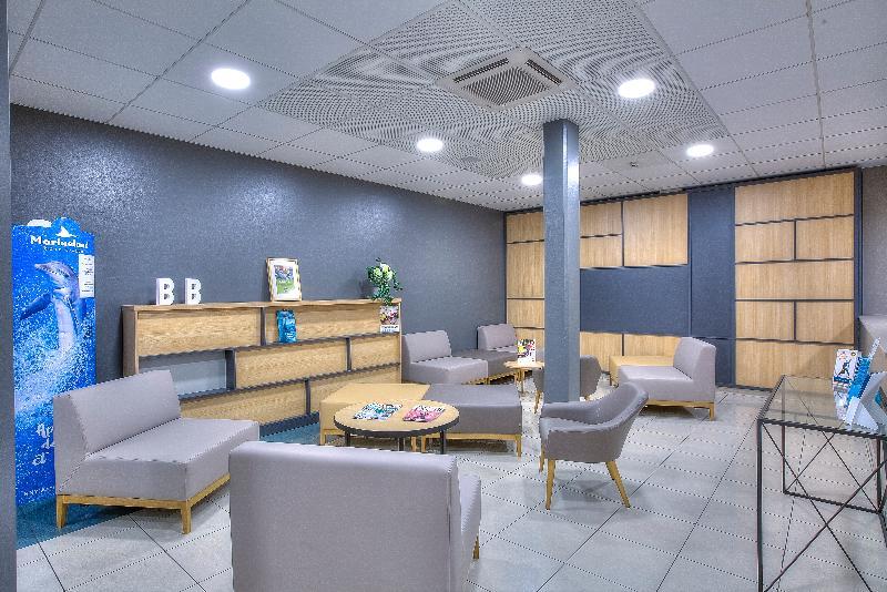 B&B Hotel Villeneuve Loubet Village Bagian luar foto