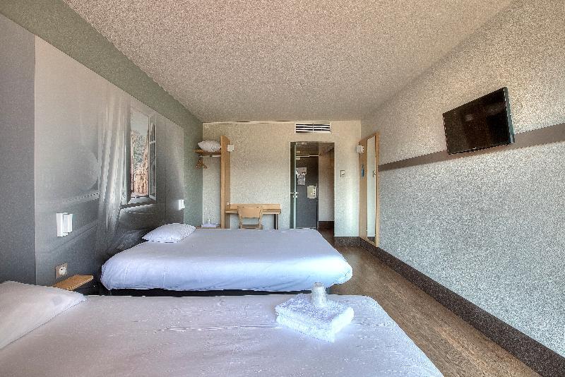 B&B Hotel Villeneuve Loubet Village Bagian luar foto