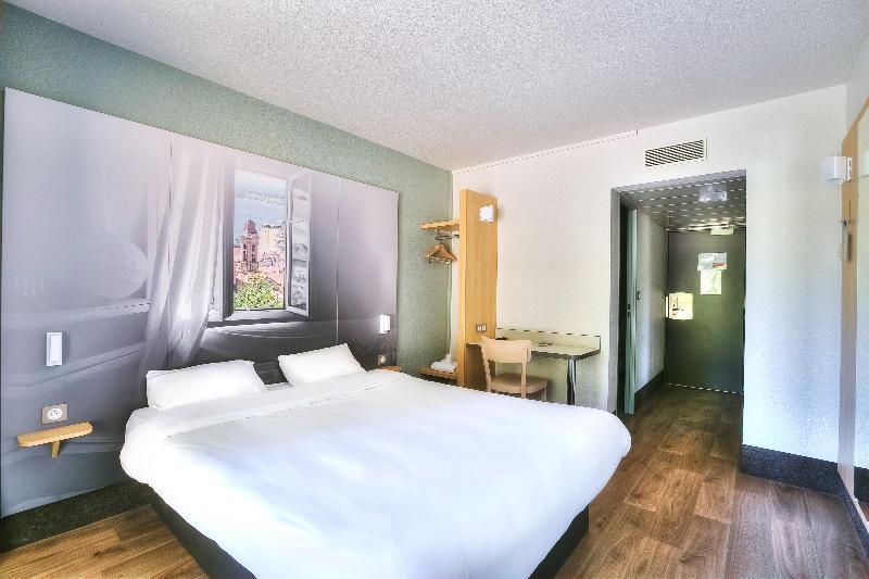 B&B Hotel Villeneuve Loubet Village Bagian luar foto